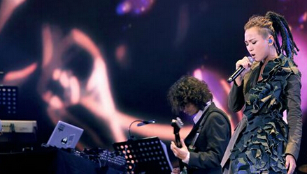 周筆暢是繼13年前那英在紅館舉辦個唱以來,第二位登上紅館舞台的內地女歌手!