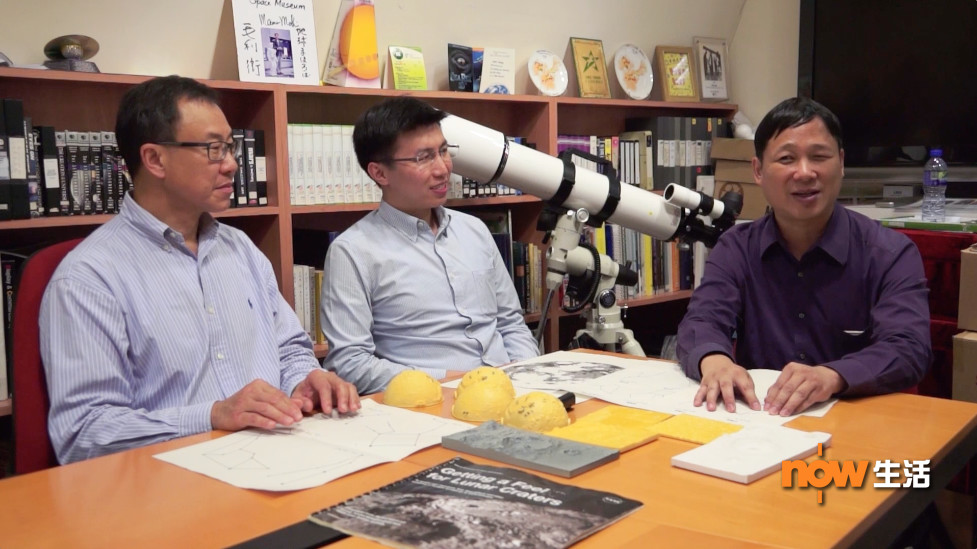 盲人觀星營創辦人之一莫儉榮(右)認為「宇宙係無限」,希望與人分享星空美麗。