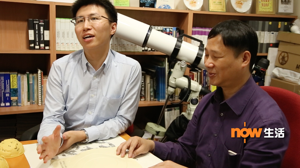 有份協辦的太空館助理館長陳俊霖(左)表示要學習天文知識,不一定要肉眼觀看。