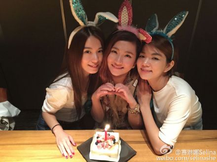 Selina「22歲」生日 S.H.E合體慶祝