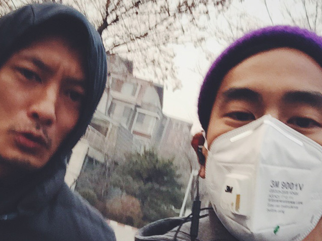 彭于晏 余文樂懶理霧霾戴口罩做Gym