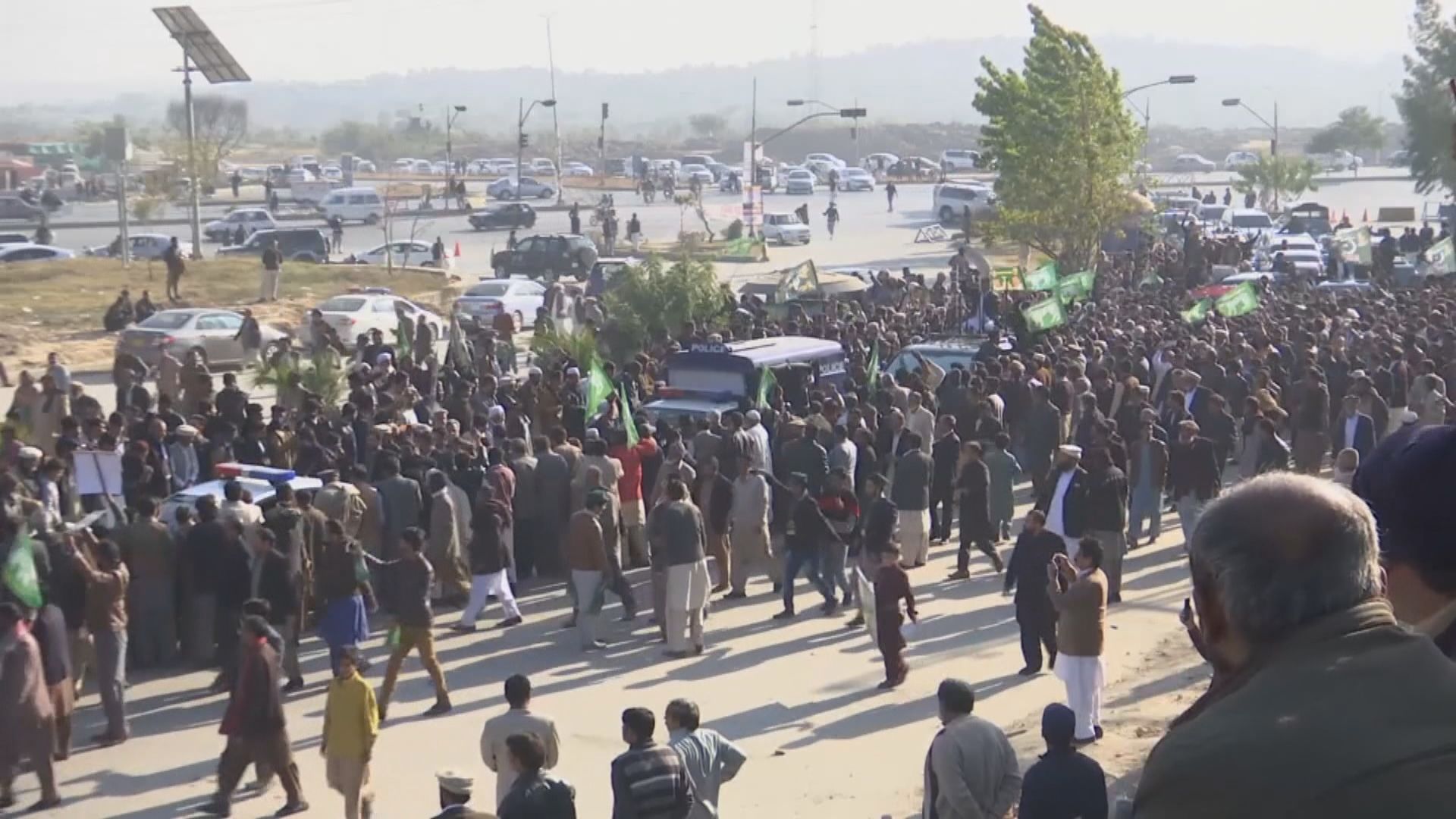 巴基斯坦前總理謝里夫貪污罪成　判監七年