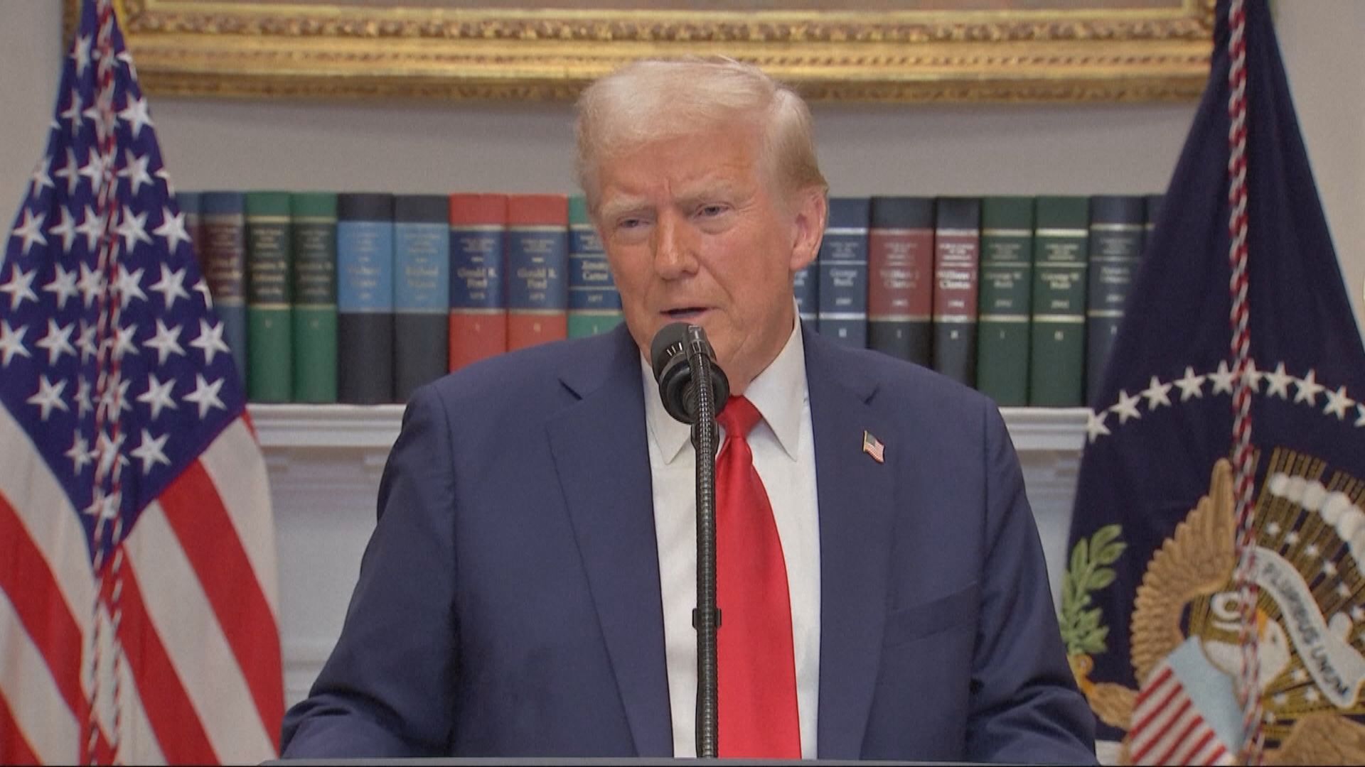 美國白宮稱特朗普仍計劃本周六向中加墨加徵關稅