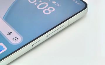 ▲機身右側設有電源鍵及音量鍵。