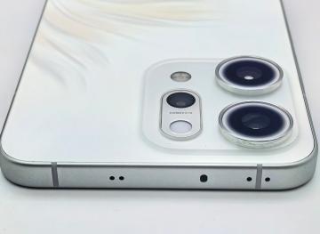 ▲機身頂部就設有紅外線及揚聲器。