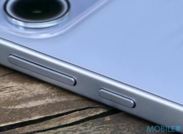 ▲機身右側設有電源鍵及音量鍵。