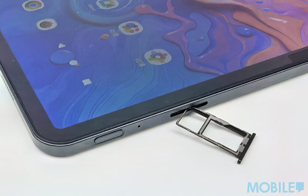 機側三選二 SIM 卡卡槽及3.5mm耳機插槽。