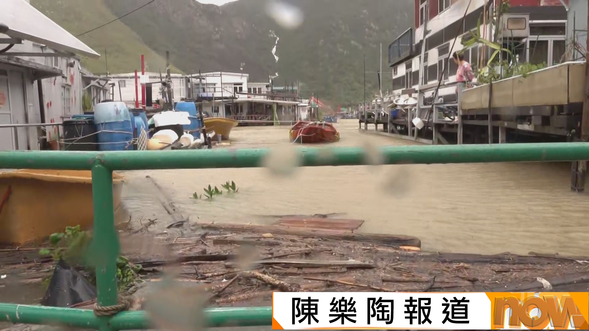 樺加沙襲港｜沙田城門河疑現「水龍捲」、行人隧道一度淹沒　大澳水位續升商戶稱整晚睡不著