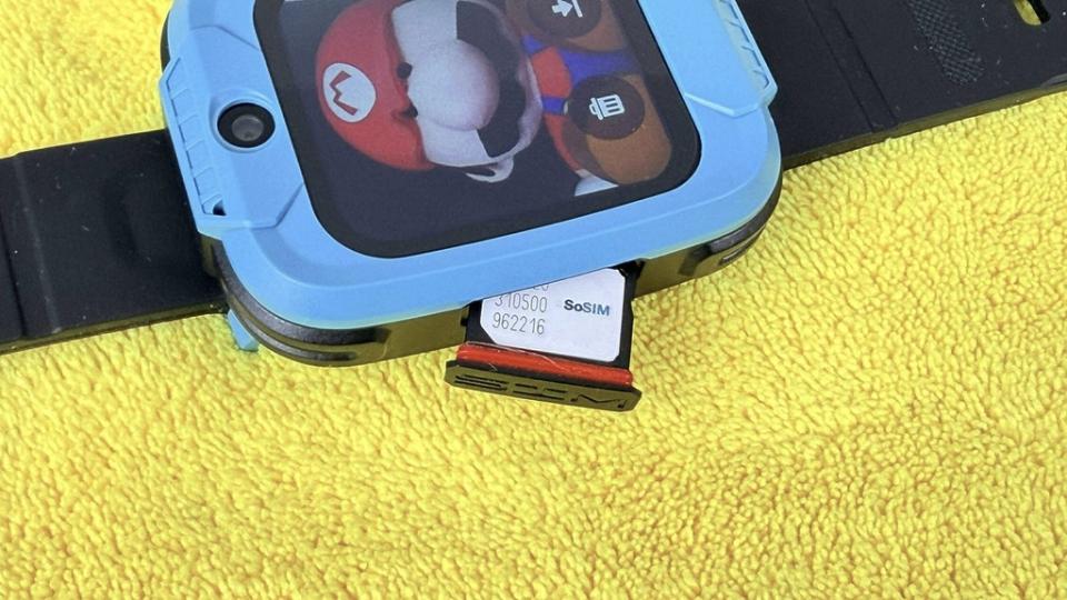 S1H 支援 4G LTE 網絡,只要插入 SIM 卡即可使用。