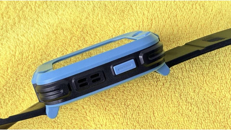 配合小朋友使用習慣,簡化操作,手錶只得一個按鍵。