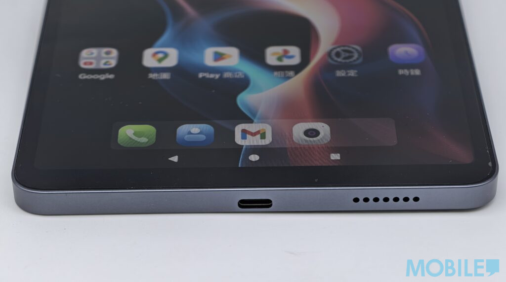 採用 USB-C 介面充電,支援 18W 有線快充。