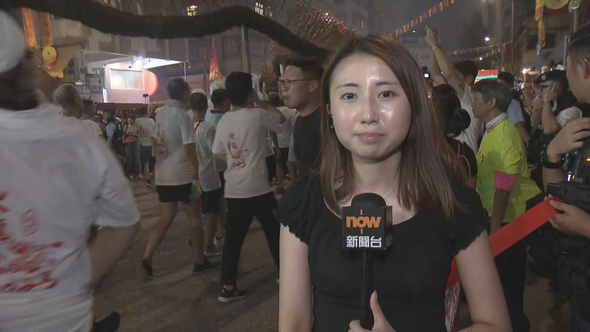 【現場報道】大坑中秋舞火龍復辦 浣紗街站滿觀賞市民