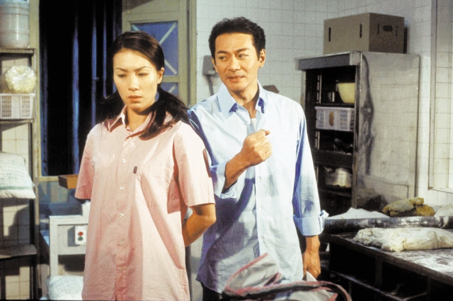 《九五至尊》中,來到現代香港後,由雍正改名做李大蝦,更要從事低層工作。