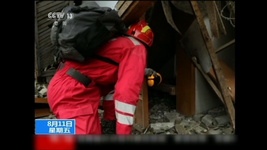 九寨溝地震　救援隊徒步到景區搜救