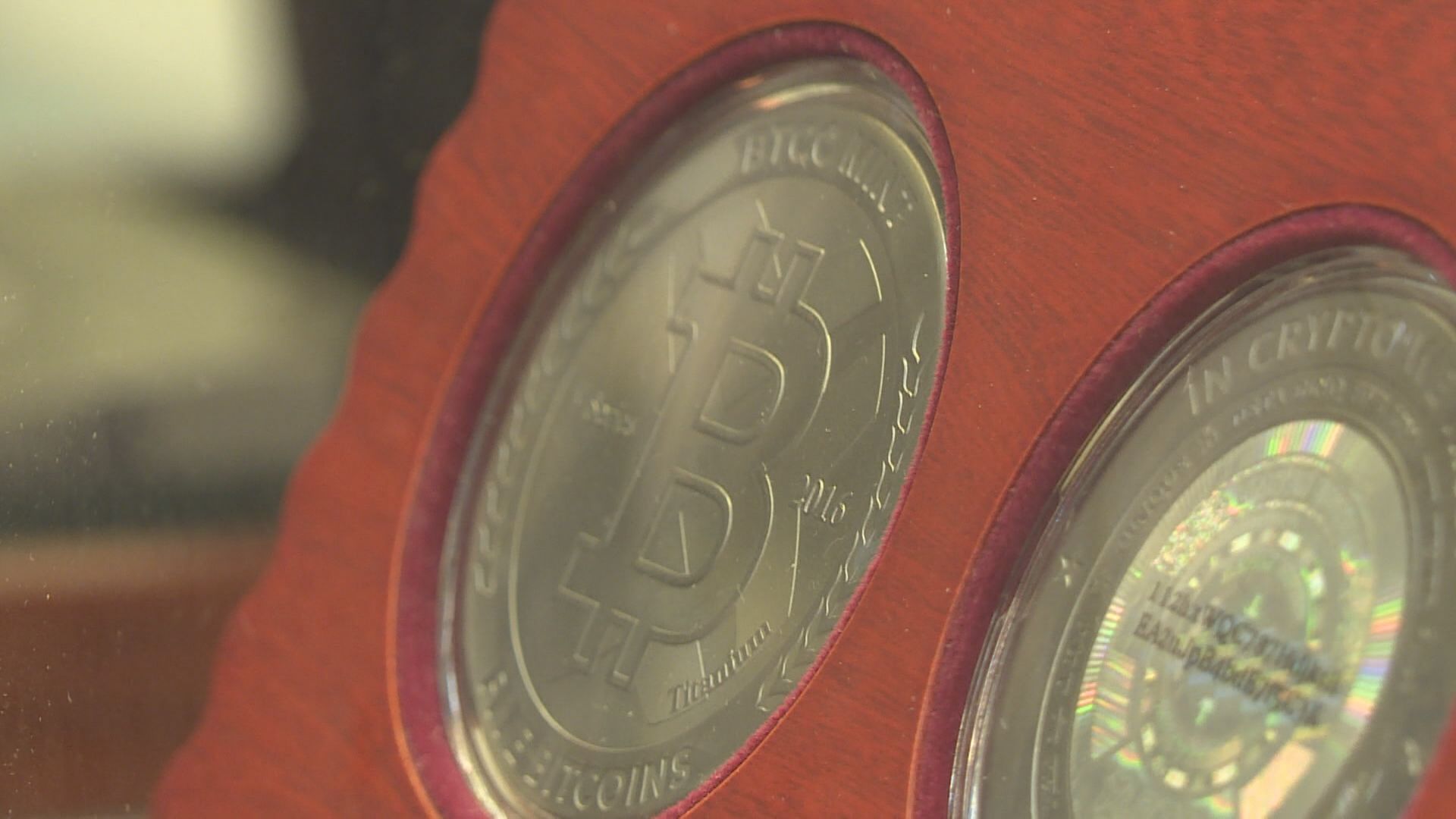 Bitcoin見2周低後彈上33000美元