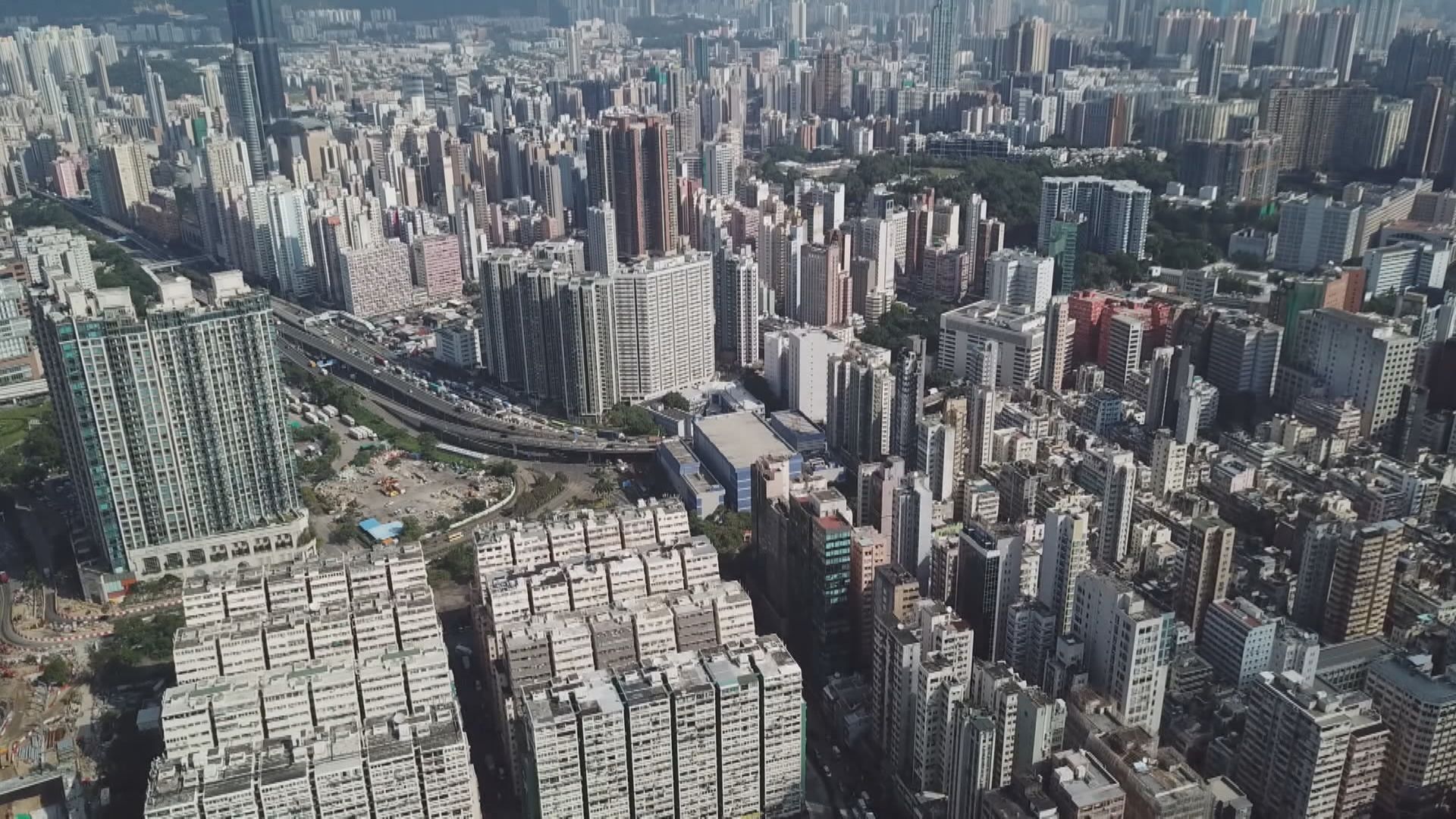 彭博:今年逾1.3萬港家庭移英 賣樓套1500億