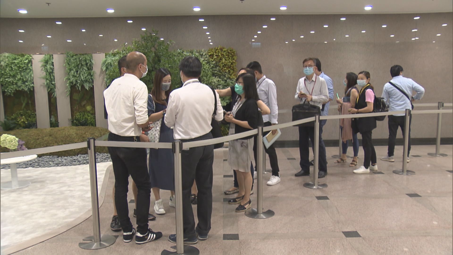 本港樓價走勢反覆 連升兩個星期後回落