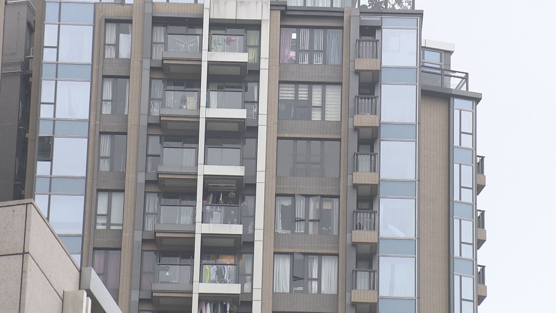 【樓市改善】通關後首周末 本港樓市一二手交投回暖