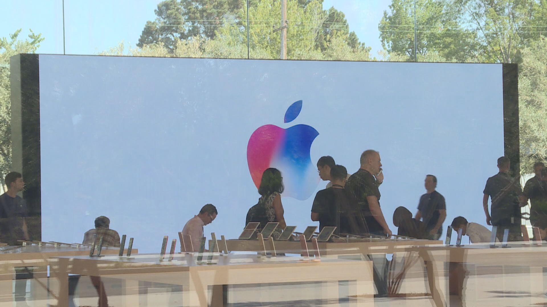 Apple料缺「芯」影響下季收入逾300億