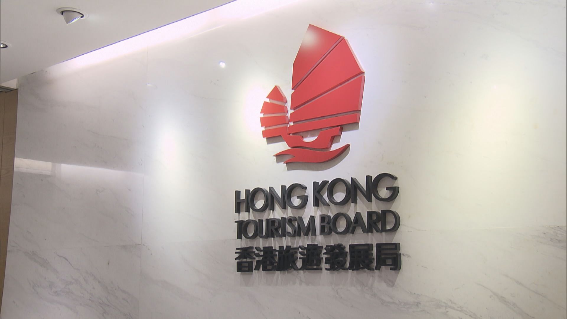 上月訪港旅客按年跌99.9%