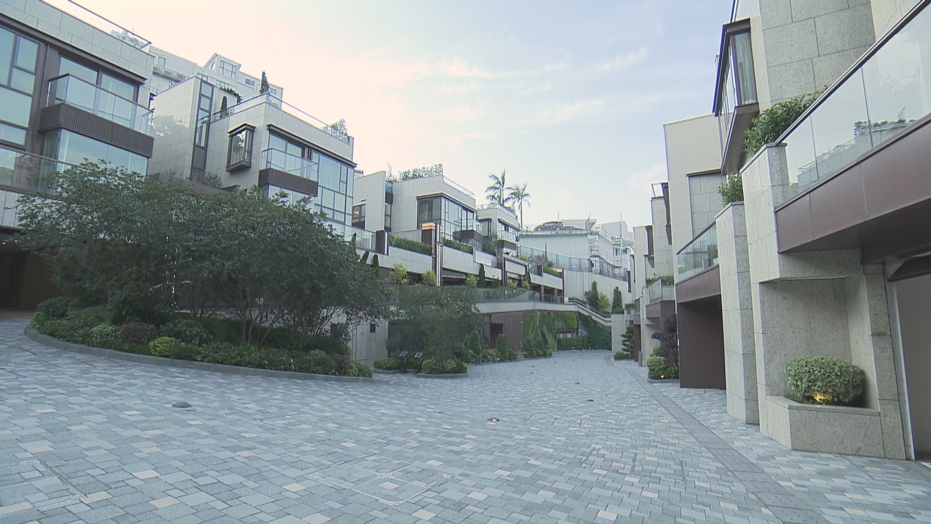 疫情影響 上半年港超級豪宅成交量跌六成