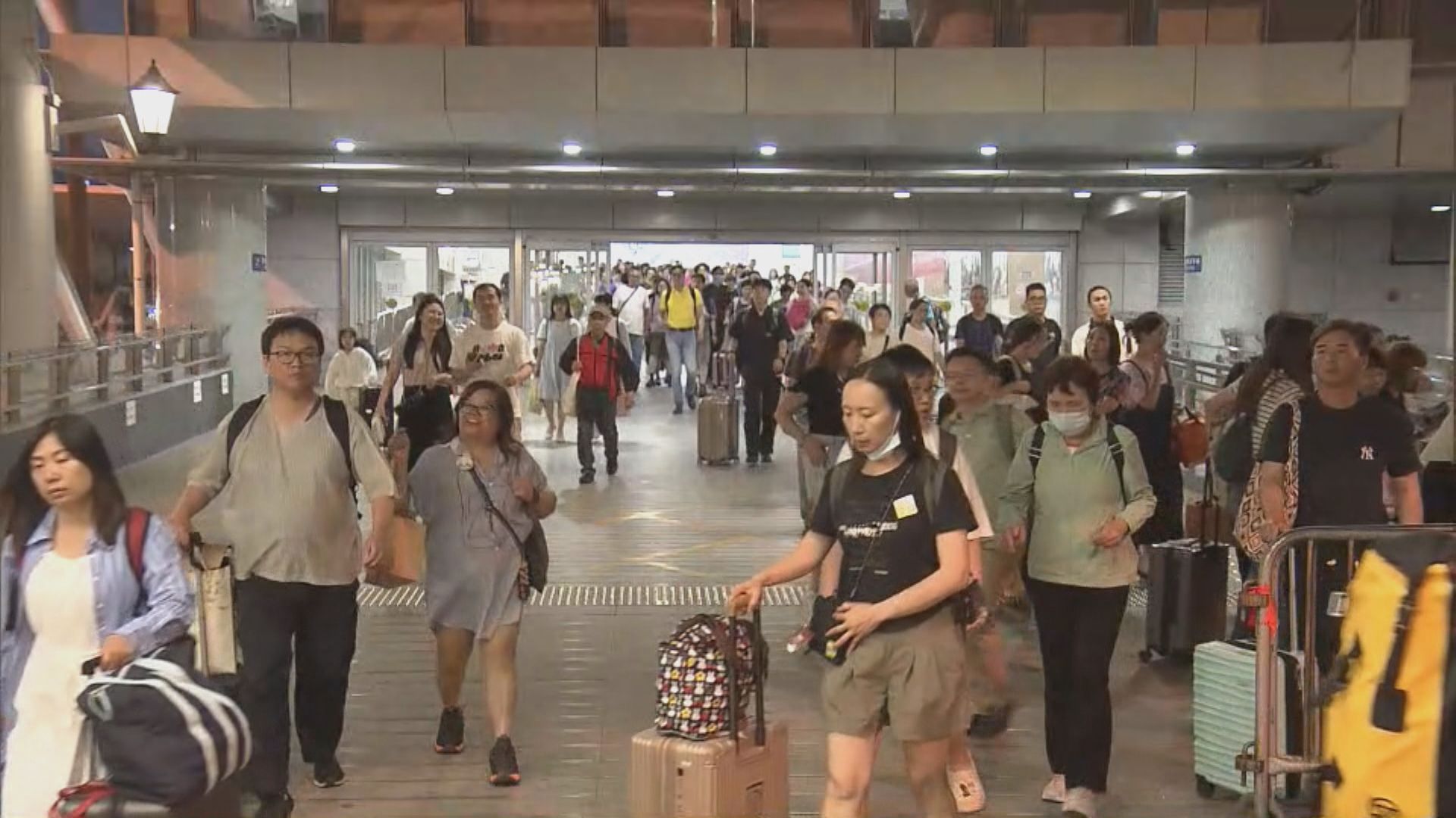 五一黃金周結束　周一截至晚上9時逾90萬人次出入境