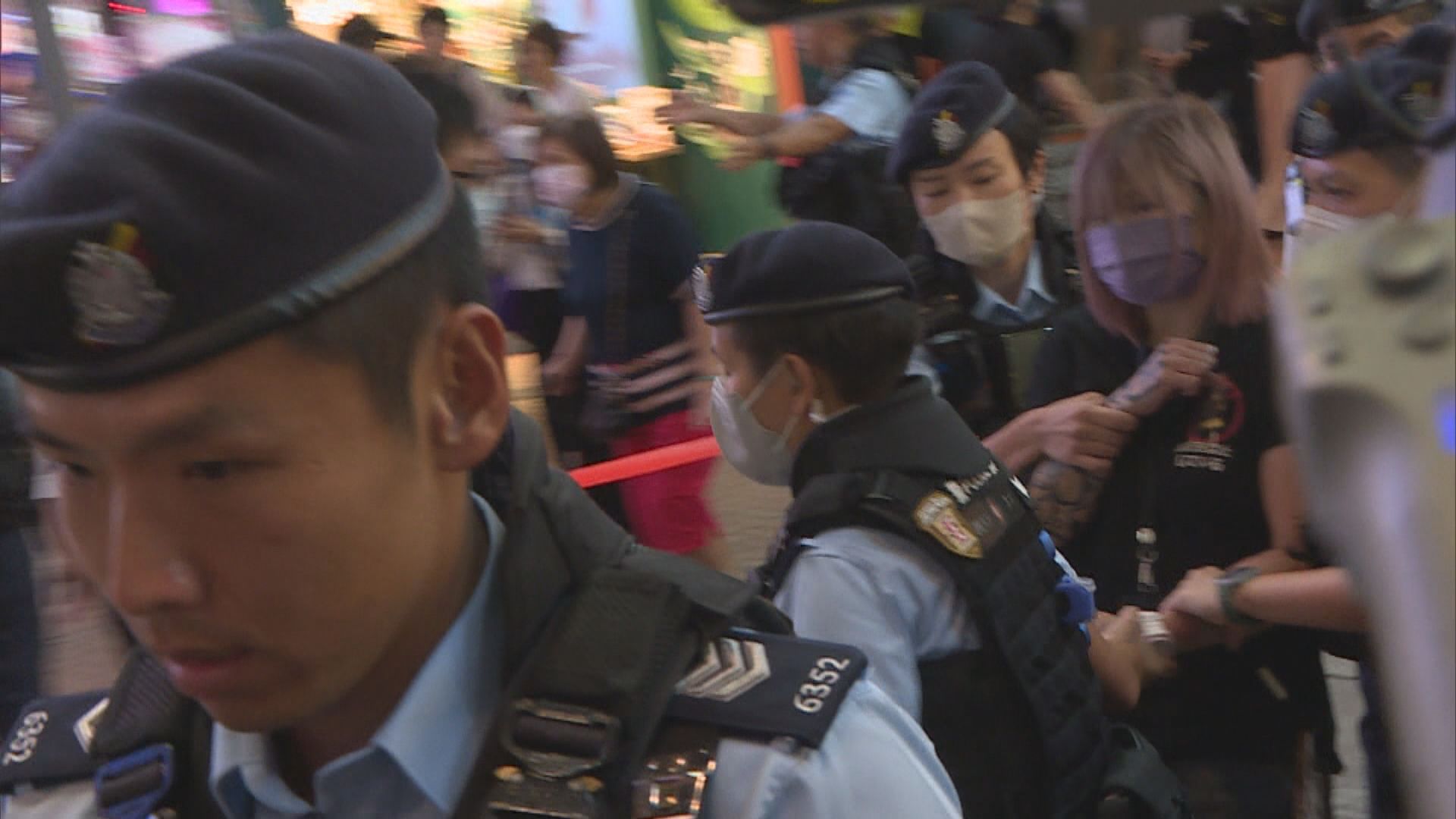 一名女子涉六四晚上阻差辦公被捕