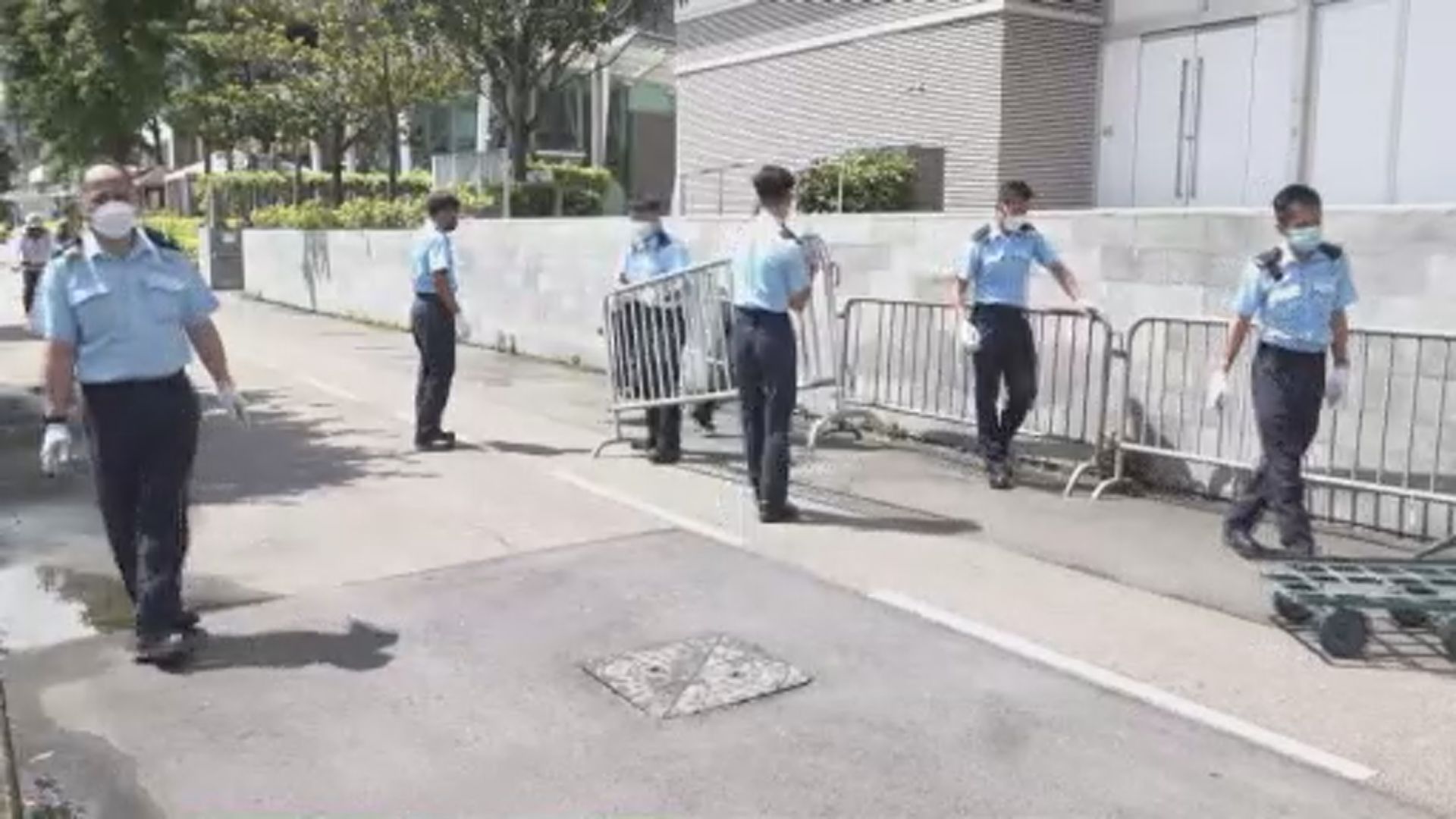 警方科學園一帶設置圍欄加強戒備