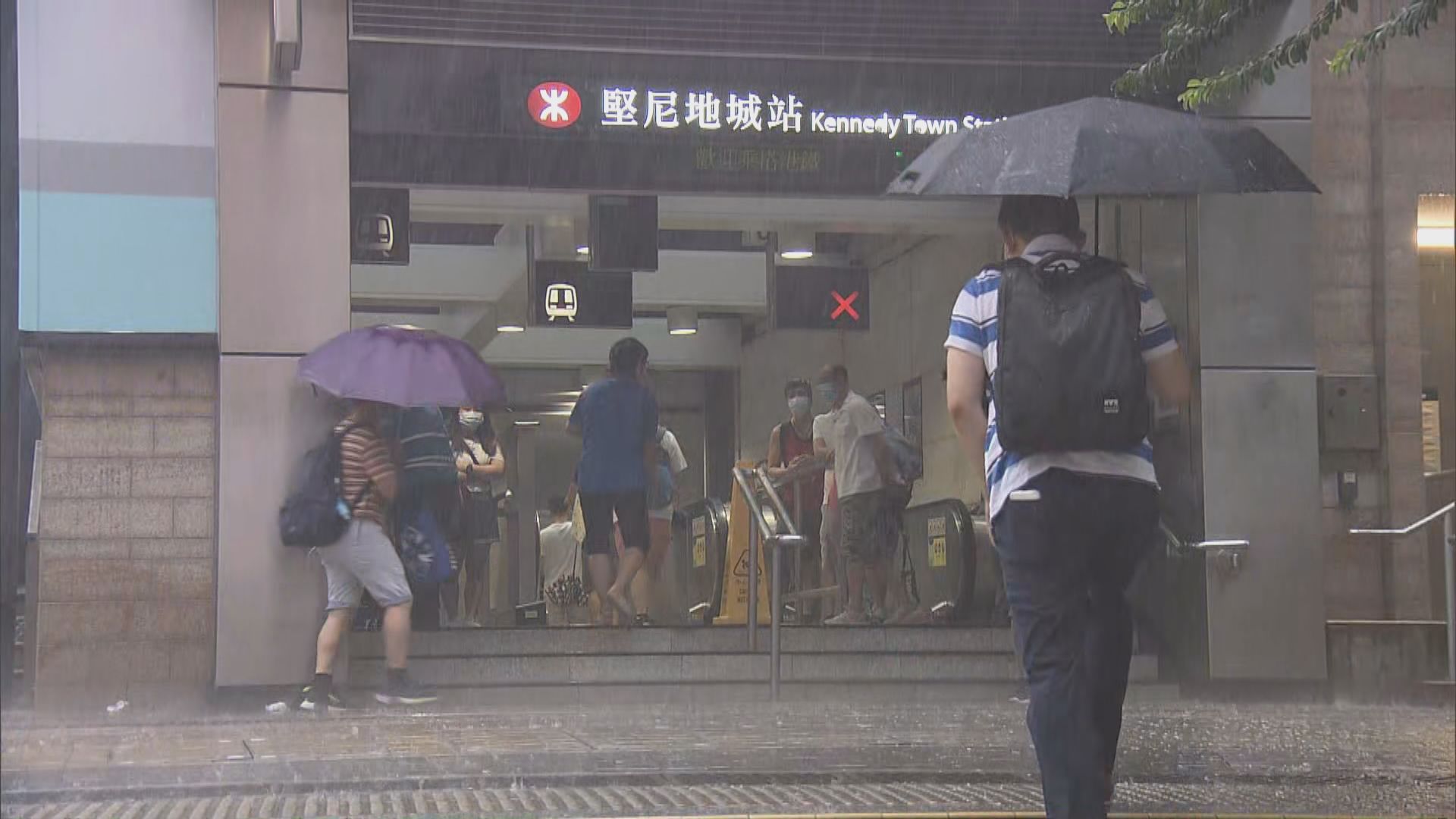 天文台一度發出紅色暴雨警告約一小時