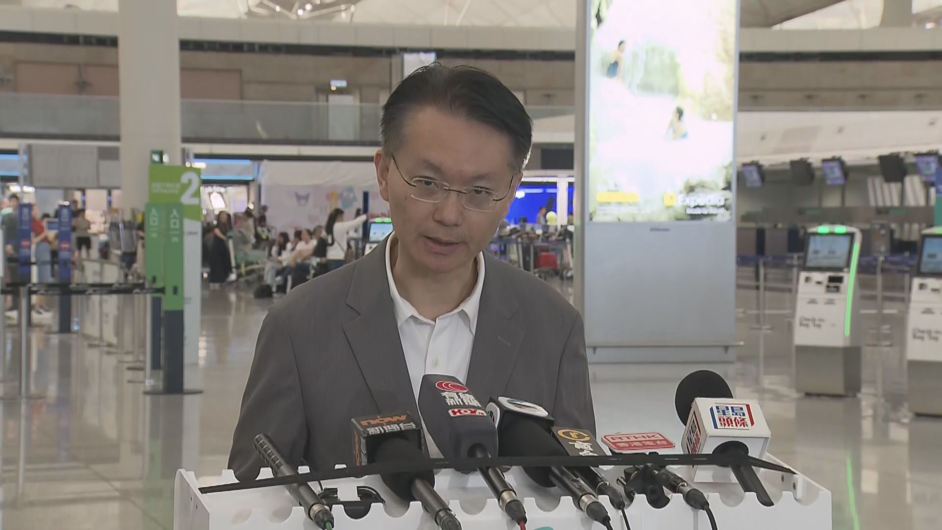 原片｜機管局見記者交代最新航班安排