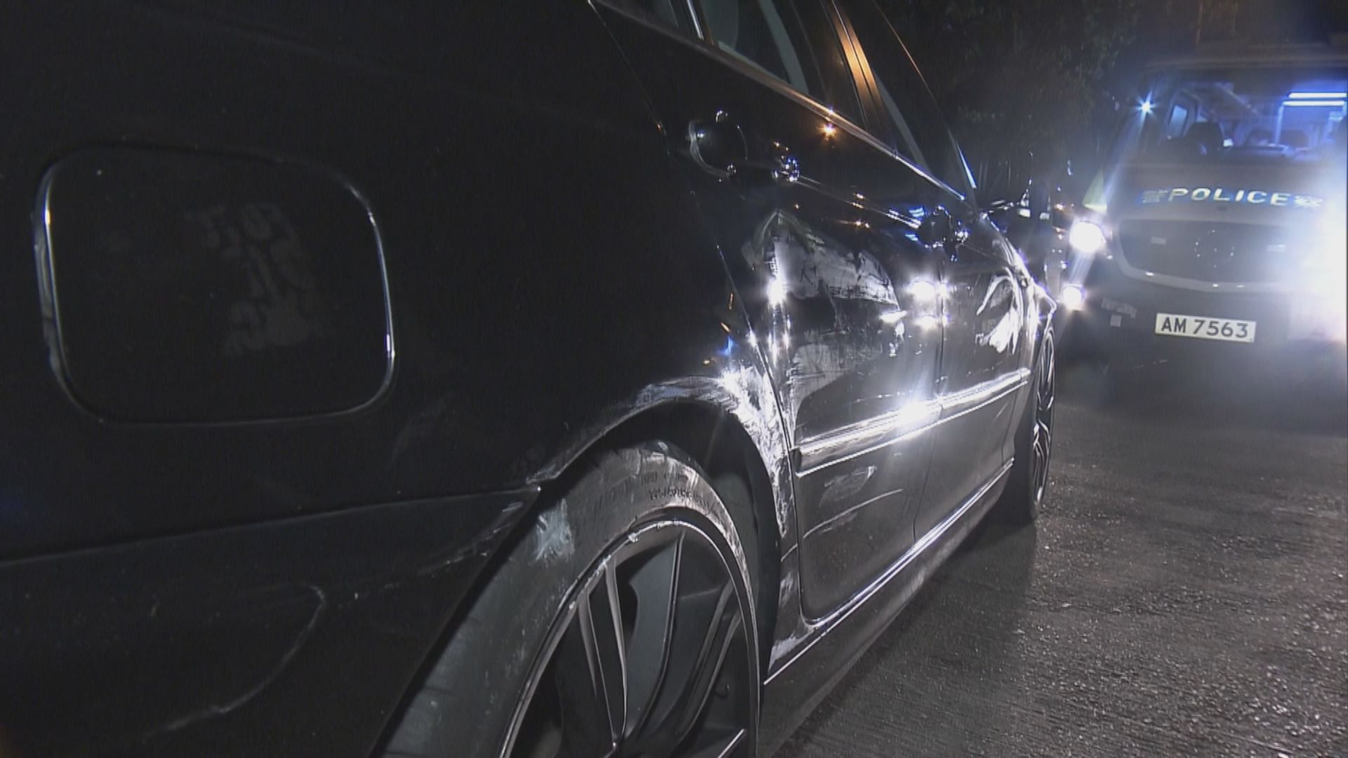 粉嶺私家車避警方追截後撞警車　一警傷