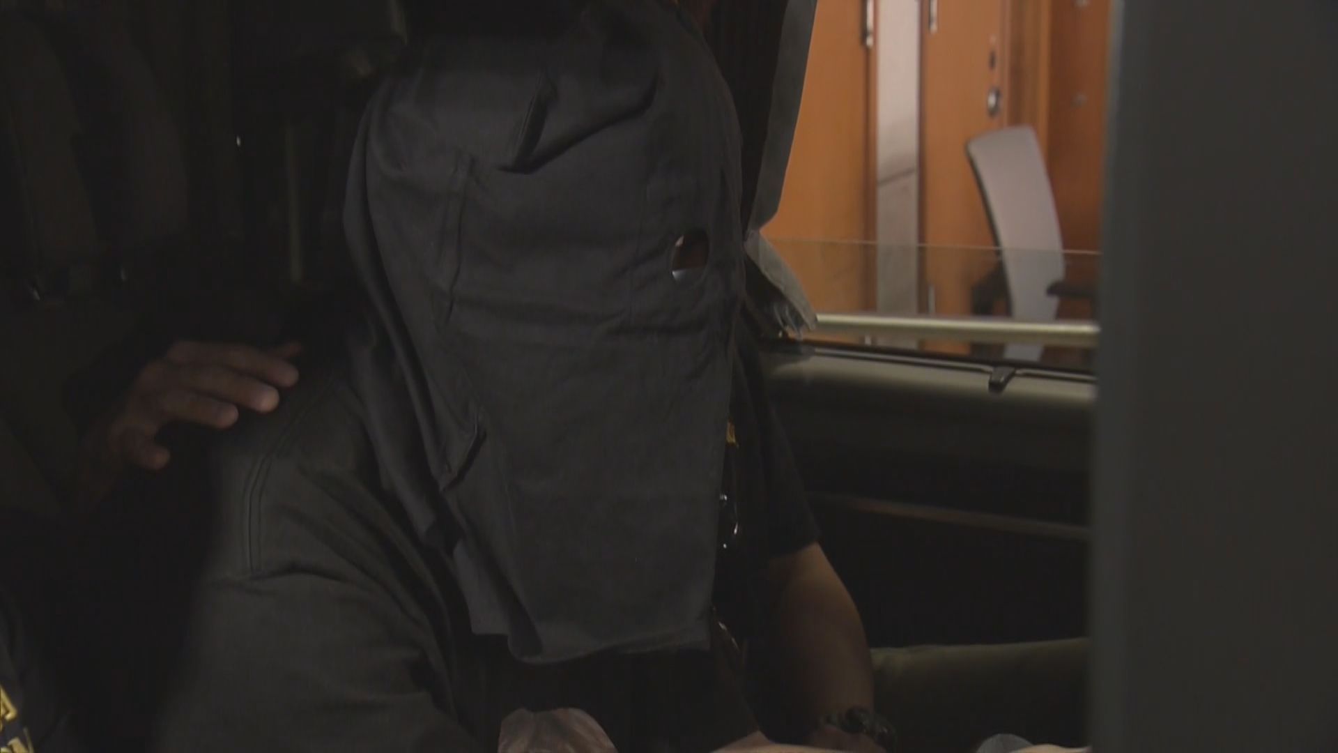 海關上水搜查兩化妝品店檢值150萬冒牌貨拘2人