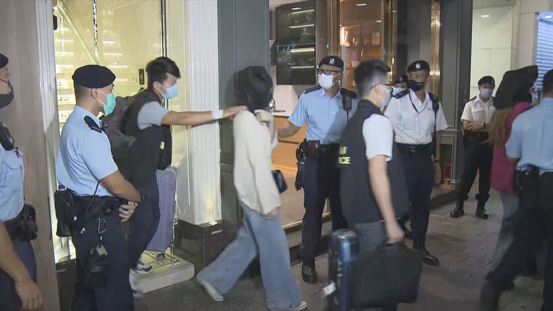 警方港島區反罪惡拘捕31男女
