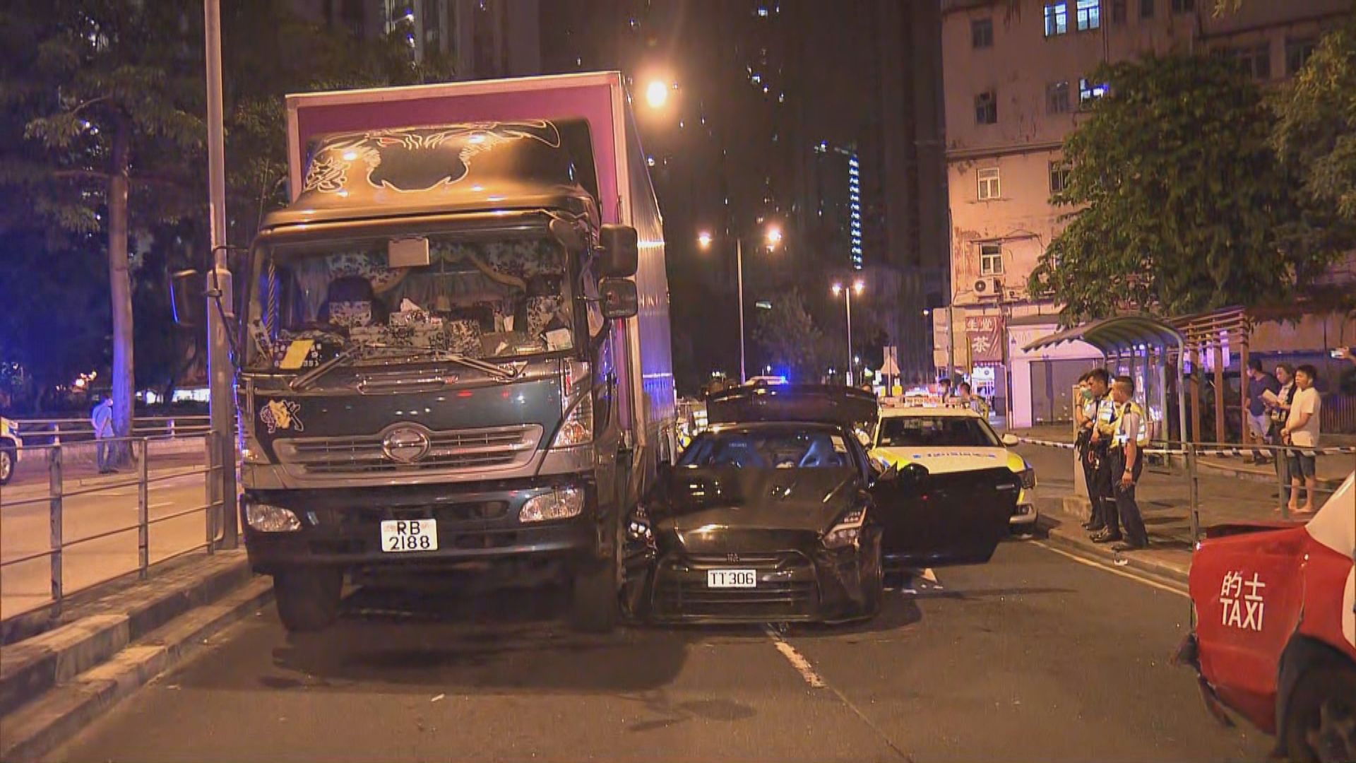落馬洲私家車避警追截至黃大仙撞兩車司機被捕