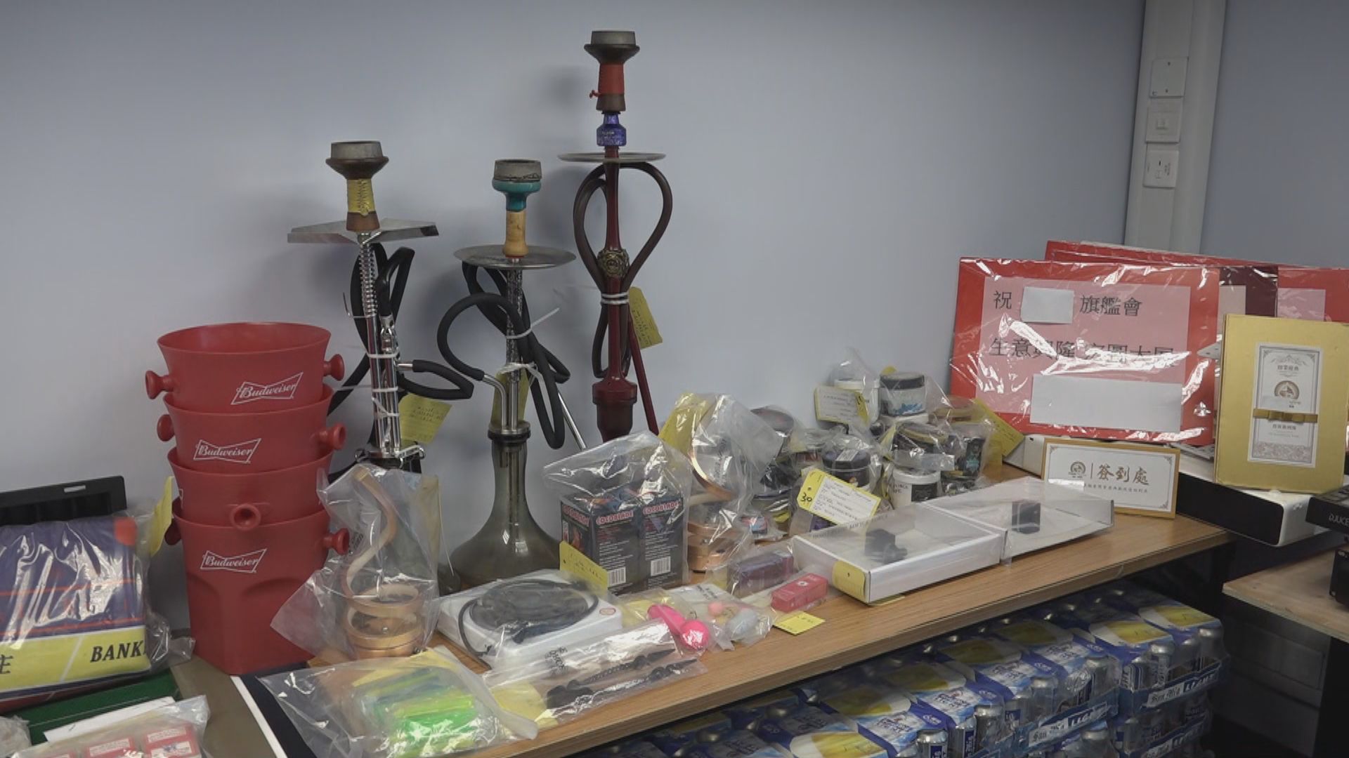 警方在屯門工廈破十間非法處所　拘捕過百人
