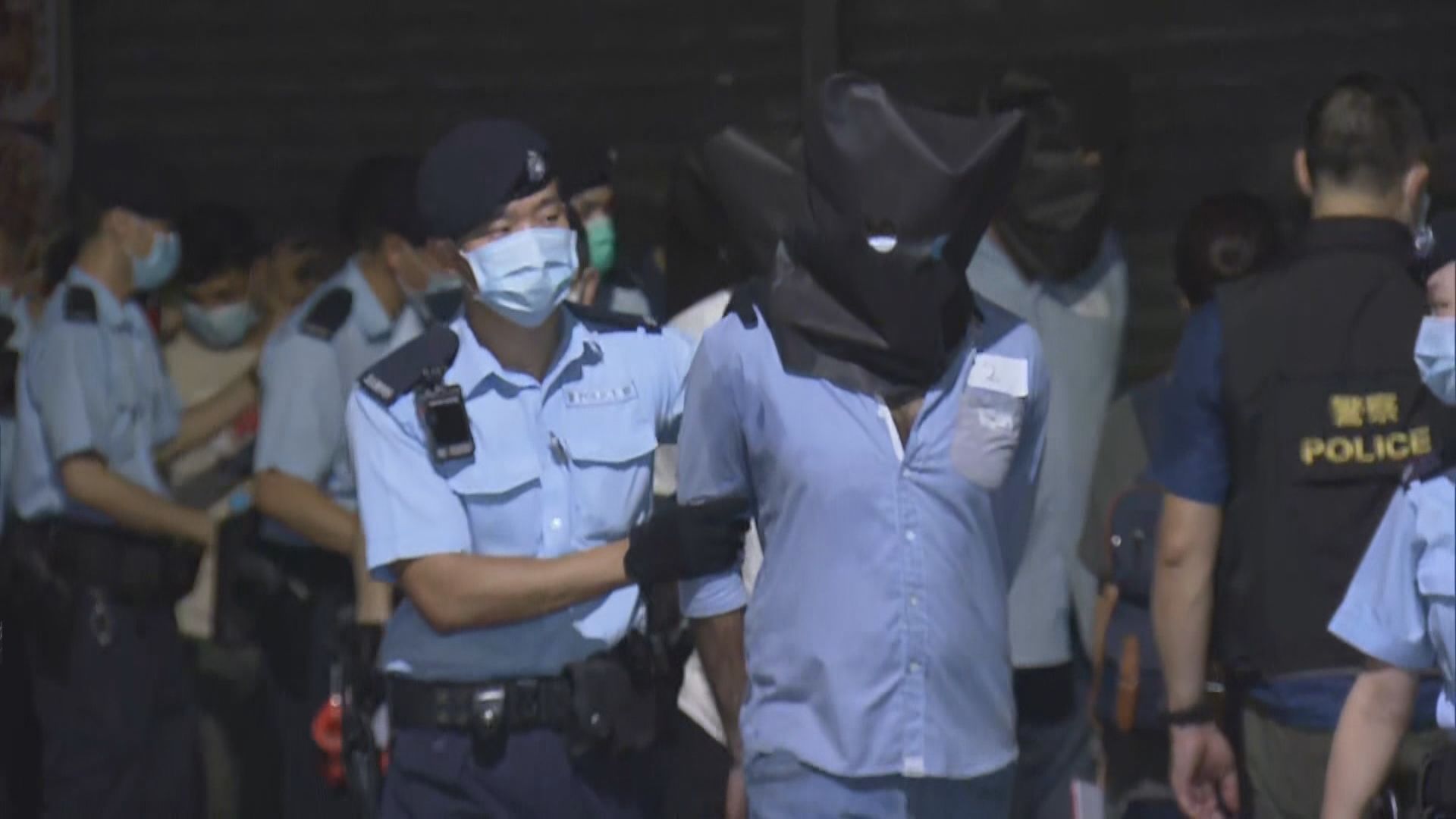 警方破荃灣區黑幫龐大賭場拘150人