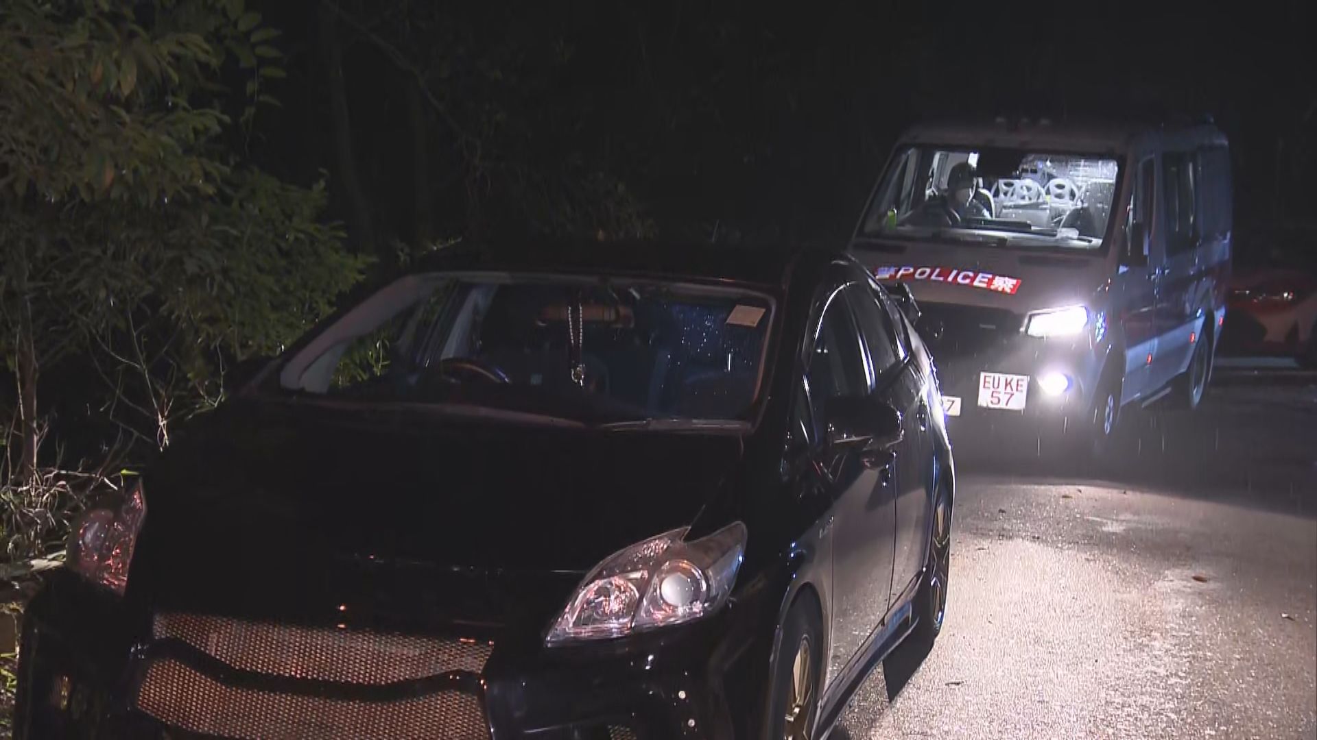 飛鵝山車禍揭發懷疑非法禁錮　八人被捕男事主送院