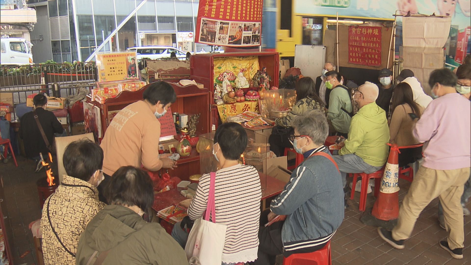 驚蟄鵝頸橋打小人再現長龍　檔主指通關後多了遊客光顧
