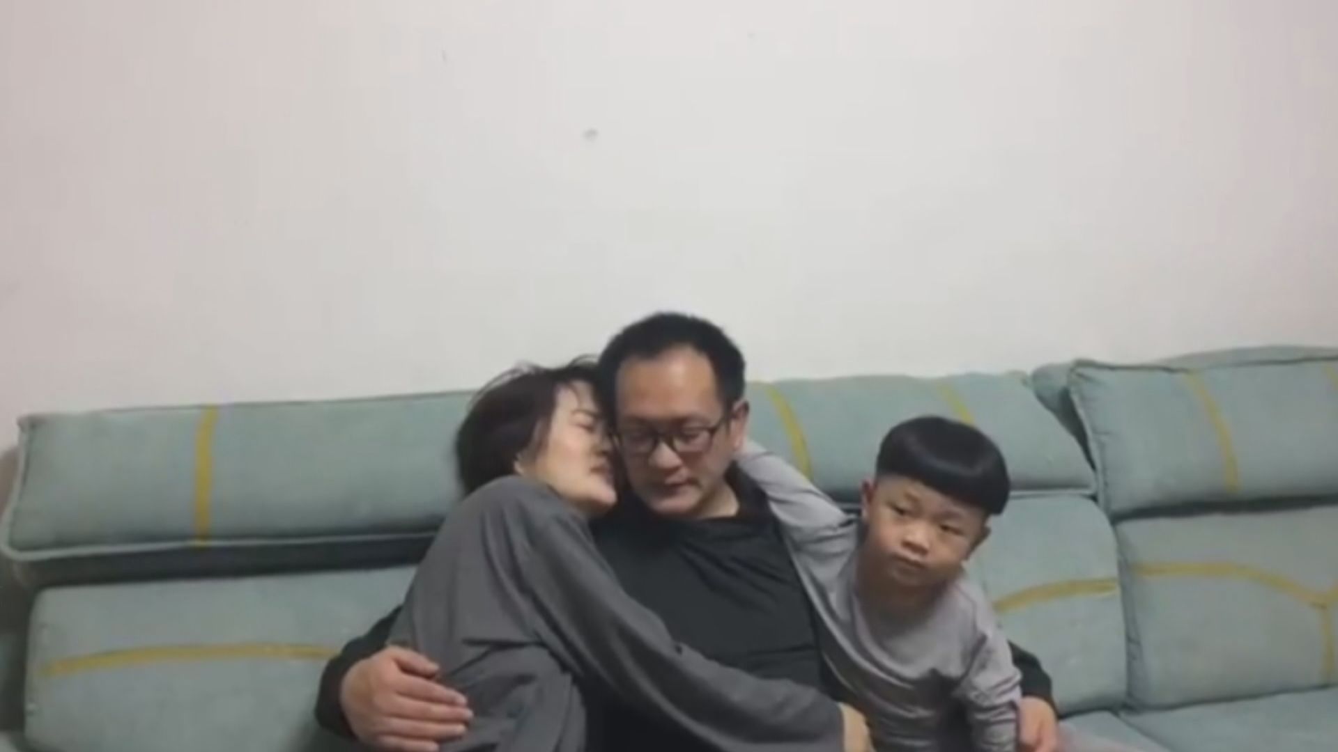 苦等五年　內地維權律師王全璋終見妻兒