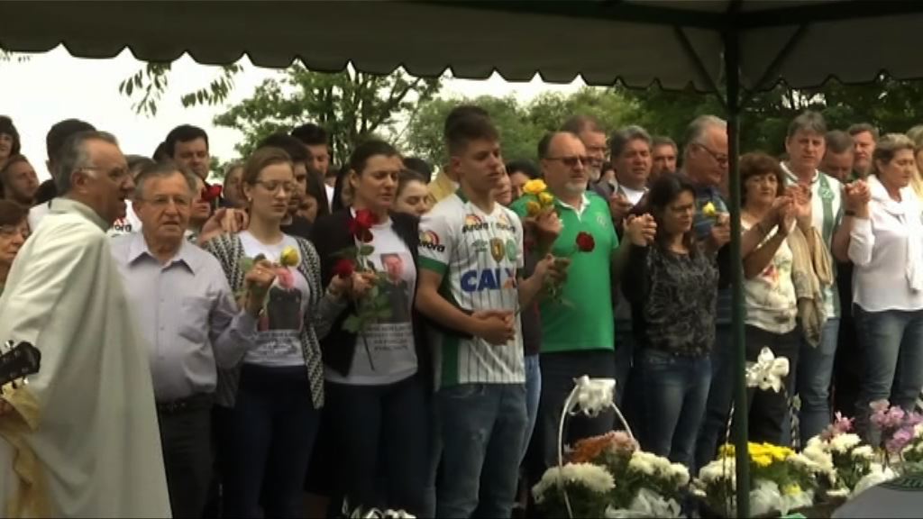 哥倫比亞空難　喪生的查比高恩斯主席下葬