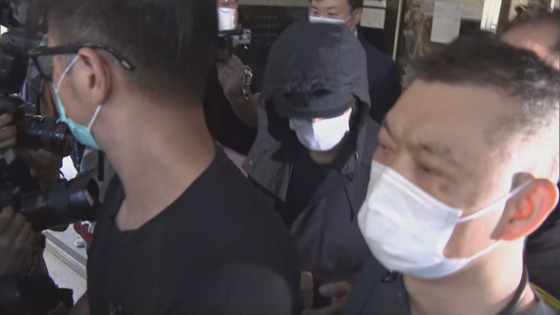 周星馳遭舊愛于文鳳追討投資佣金出庭作供