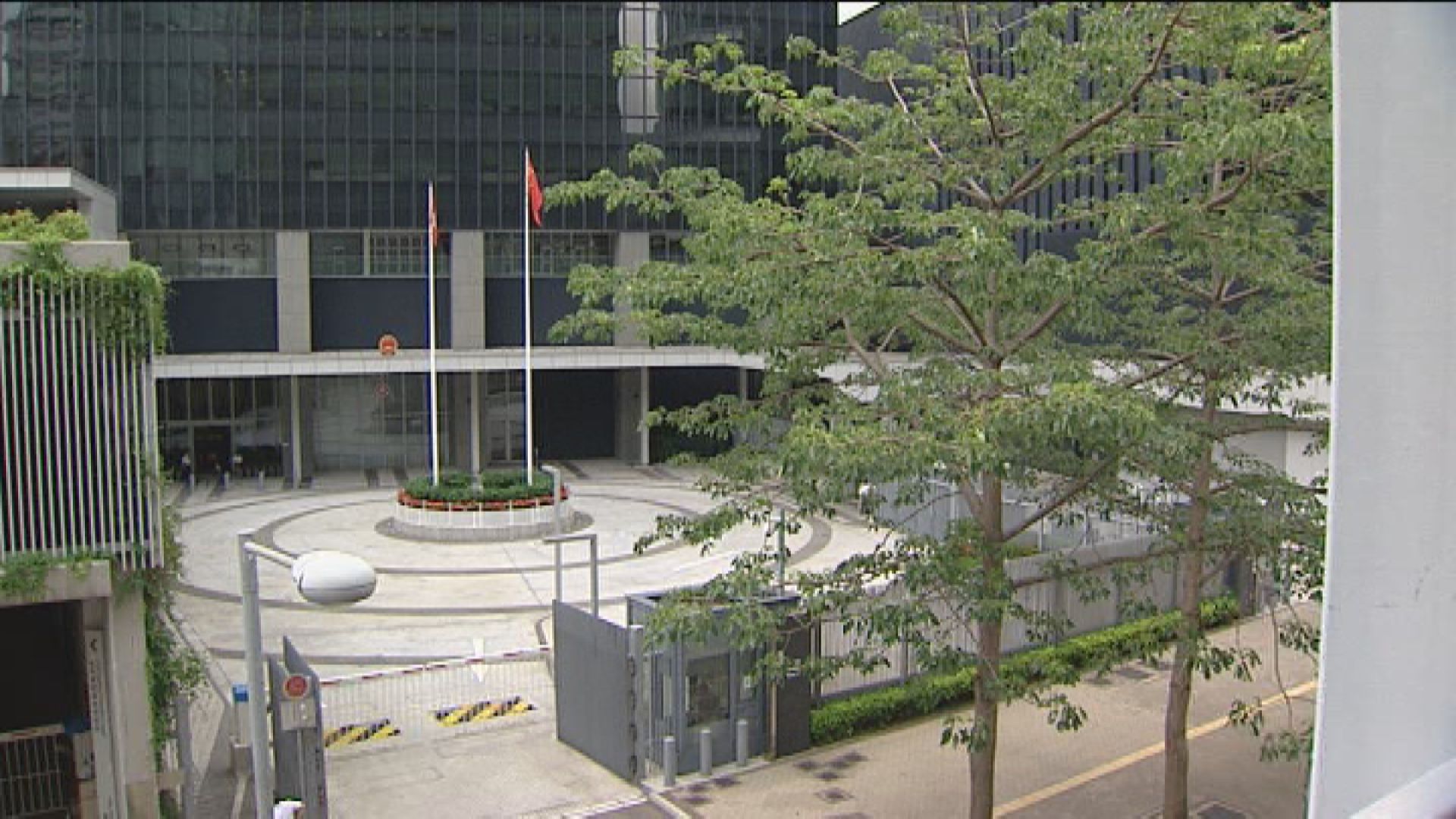 法庭裁定圍封政總東翼前地違憲