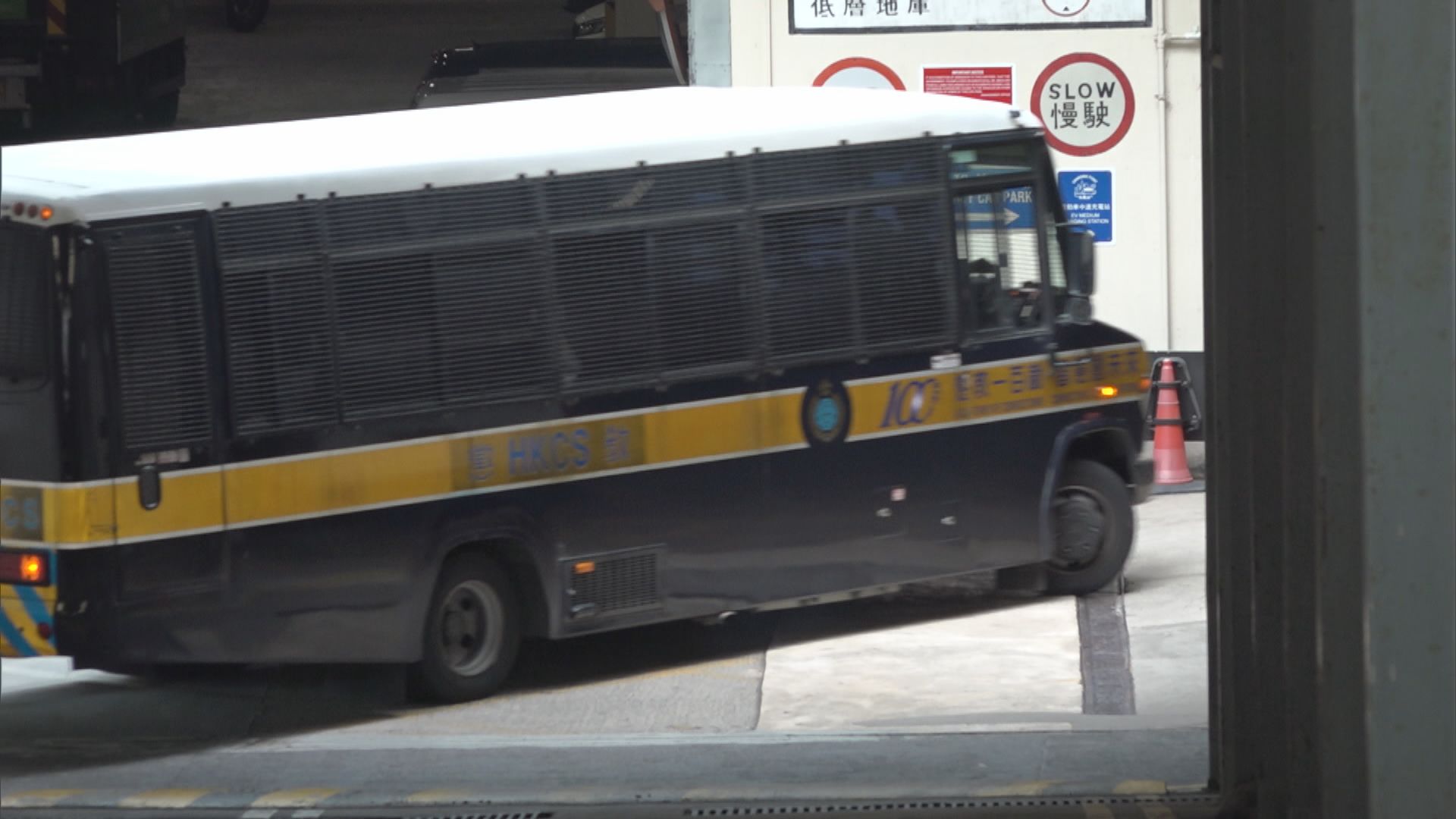 被搜出車上有汽油彈的士司機串謀縱火罪成　下周一判刑