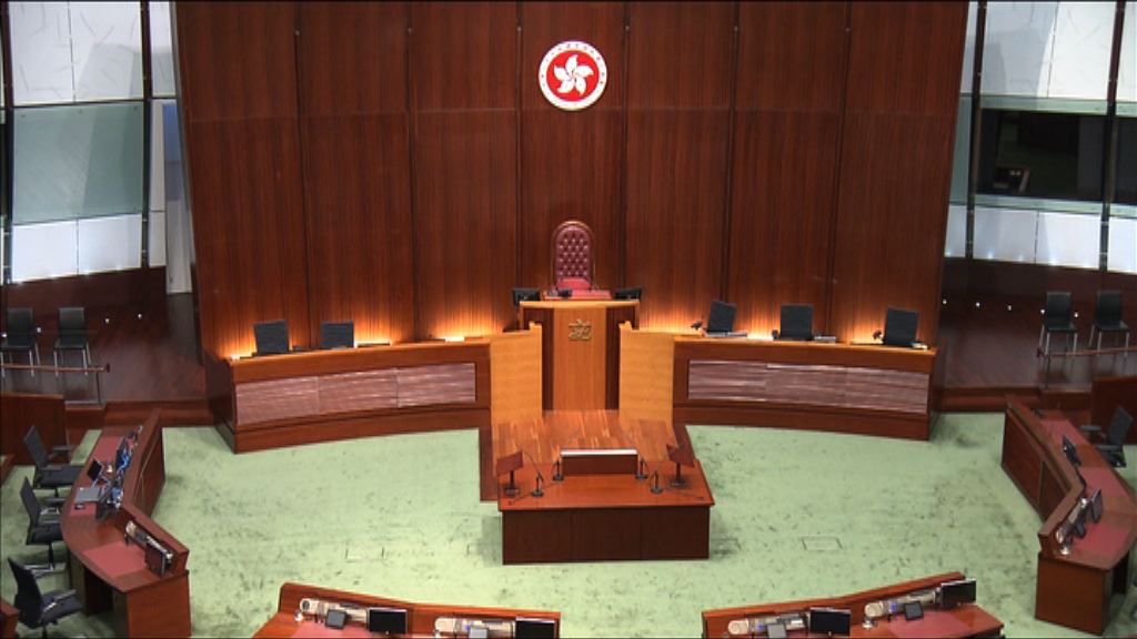 市民入稟指八議員宣誓有效的裁決違法