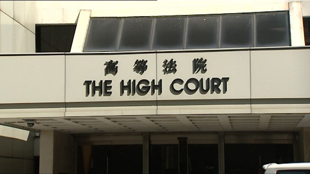 輔警搶劫強姦後潛逃23年自首判監8年