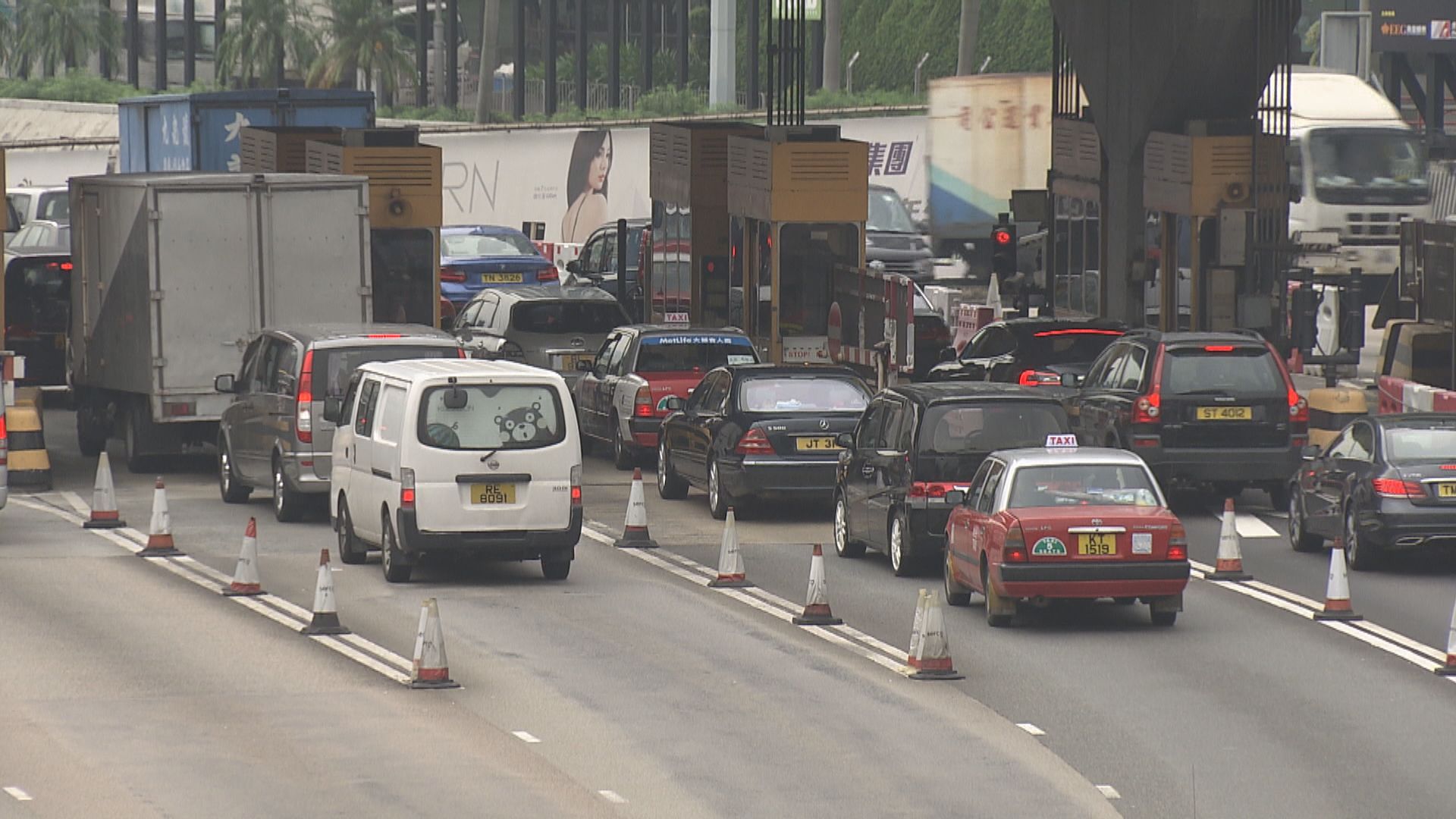 下月起遞交車輛相關申請須提供手機號碼或電郵