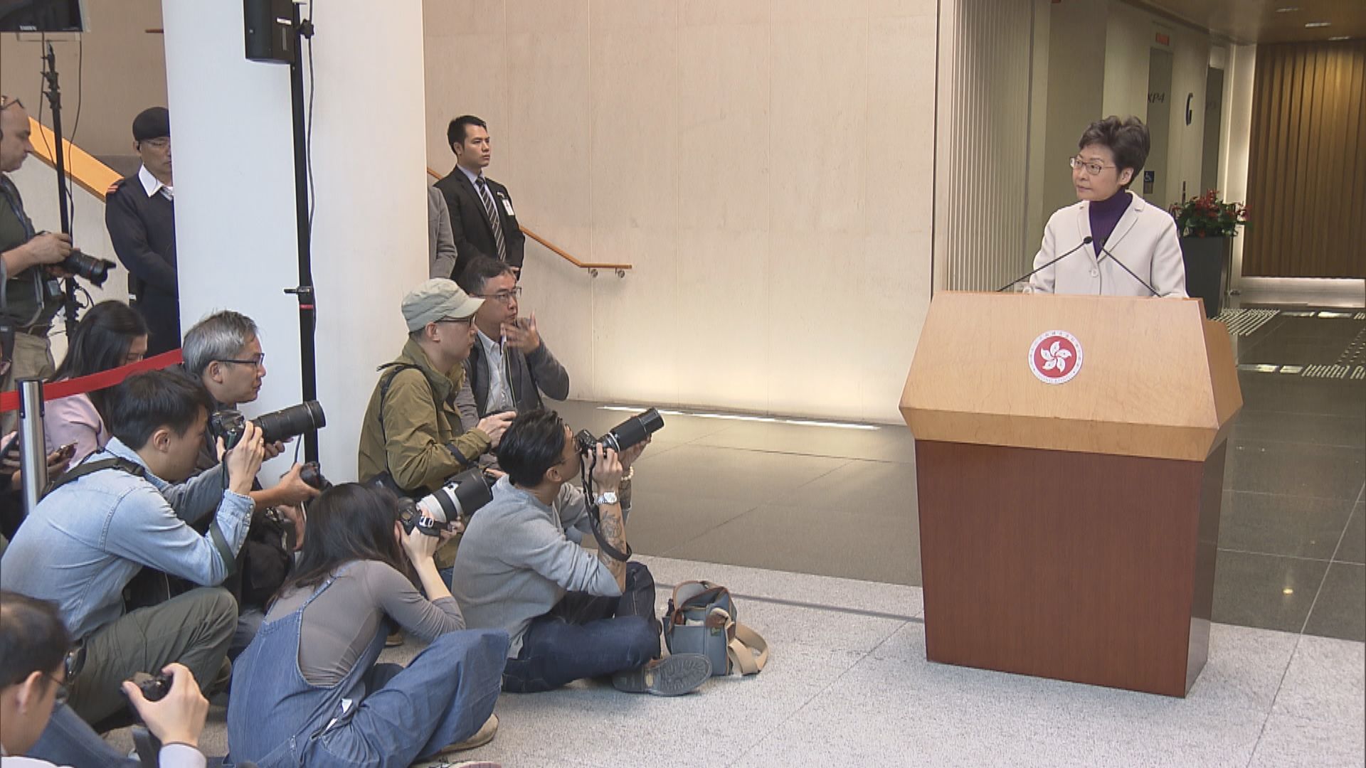 警民衝突再現　林鄭︰向經濟復甦淋了一盤冷水