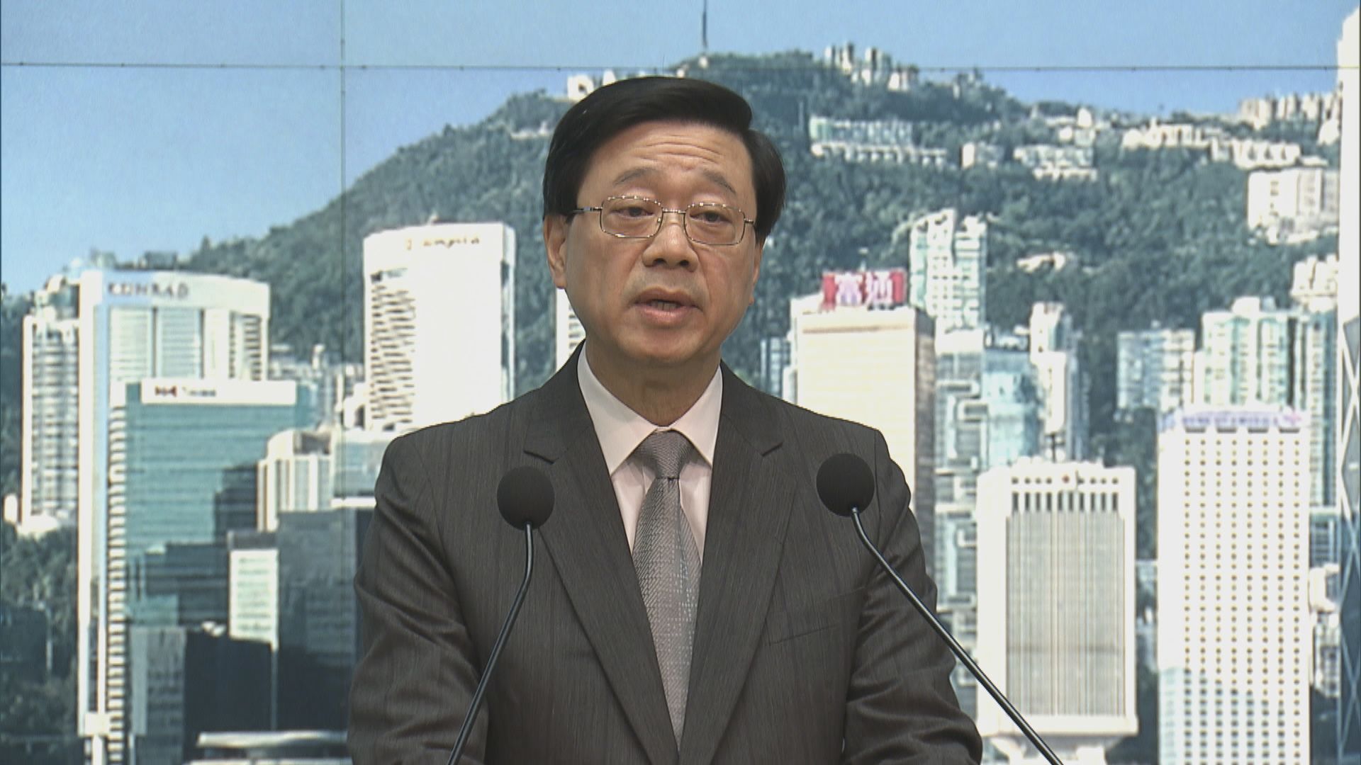 李家超支持警方懸紅通緝八名潛逃海外港人 籲自首否則終身追究法律責任