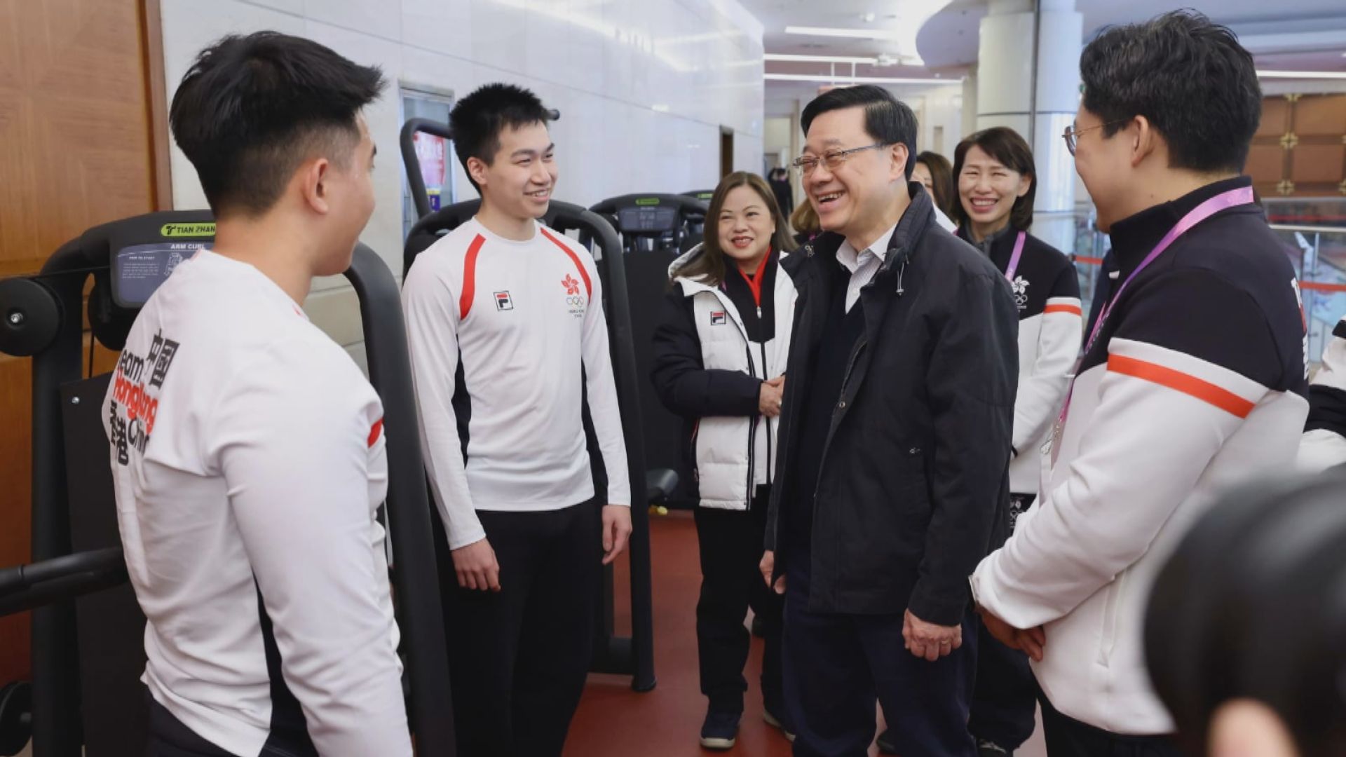 哈爾濱亞冬會首個比賽日　李家超到場為港隊打氣