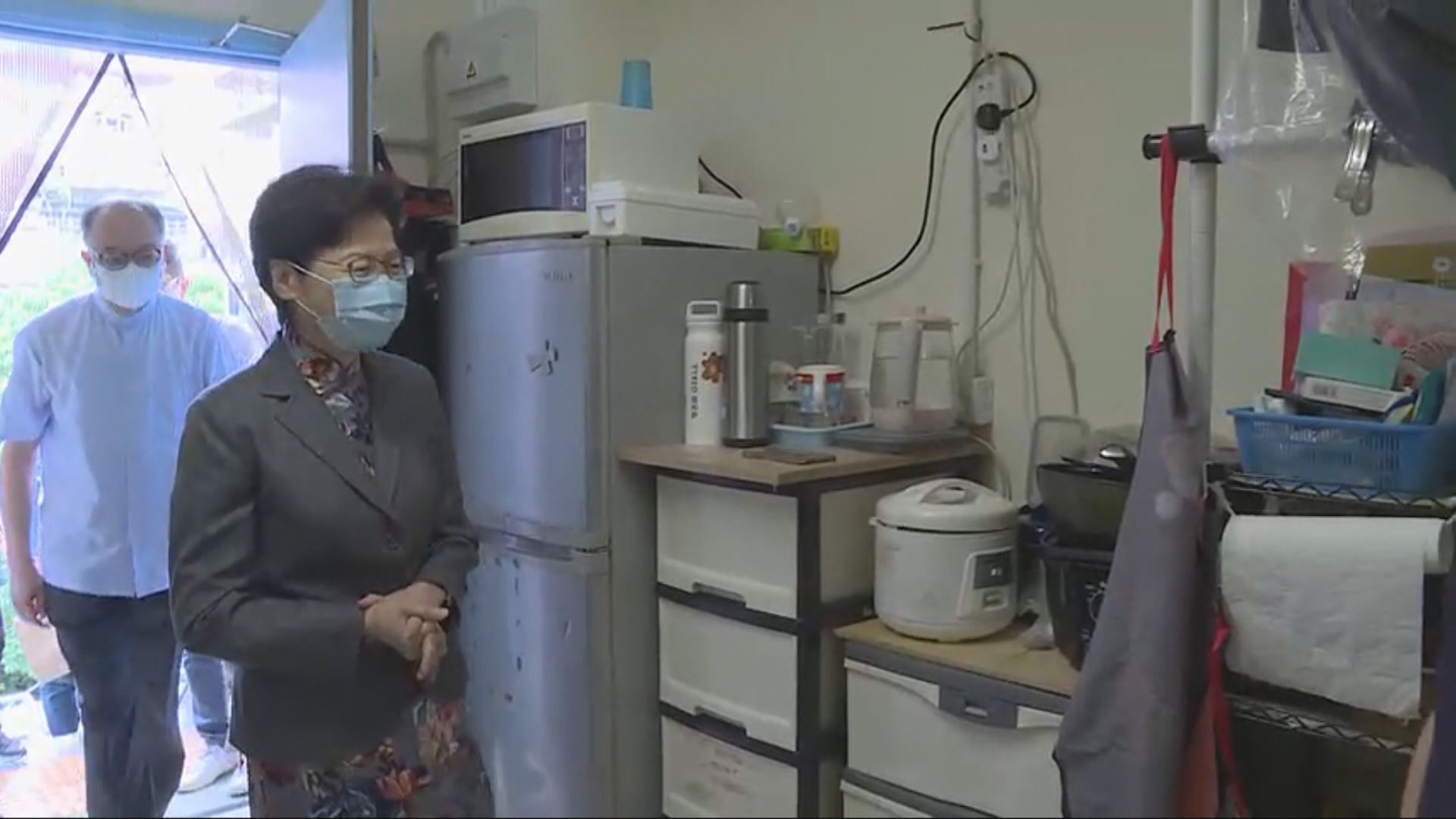 林鄭月娥探訪過渡性房屋住戶